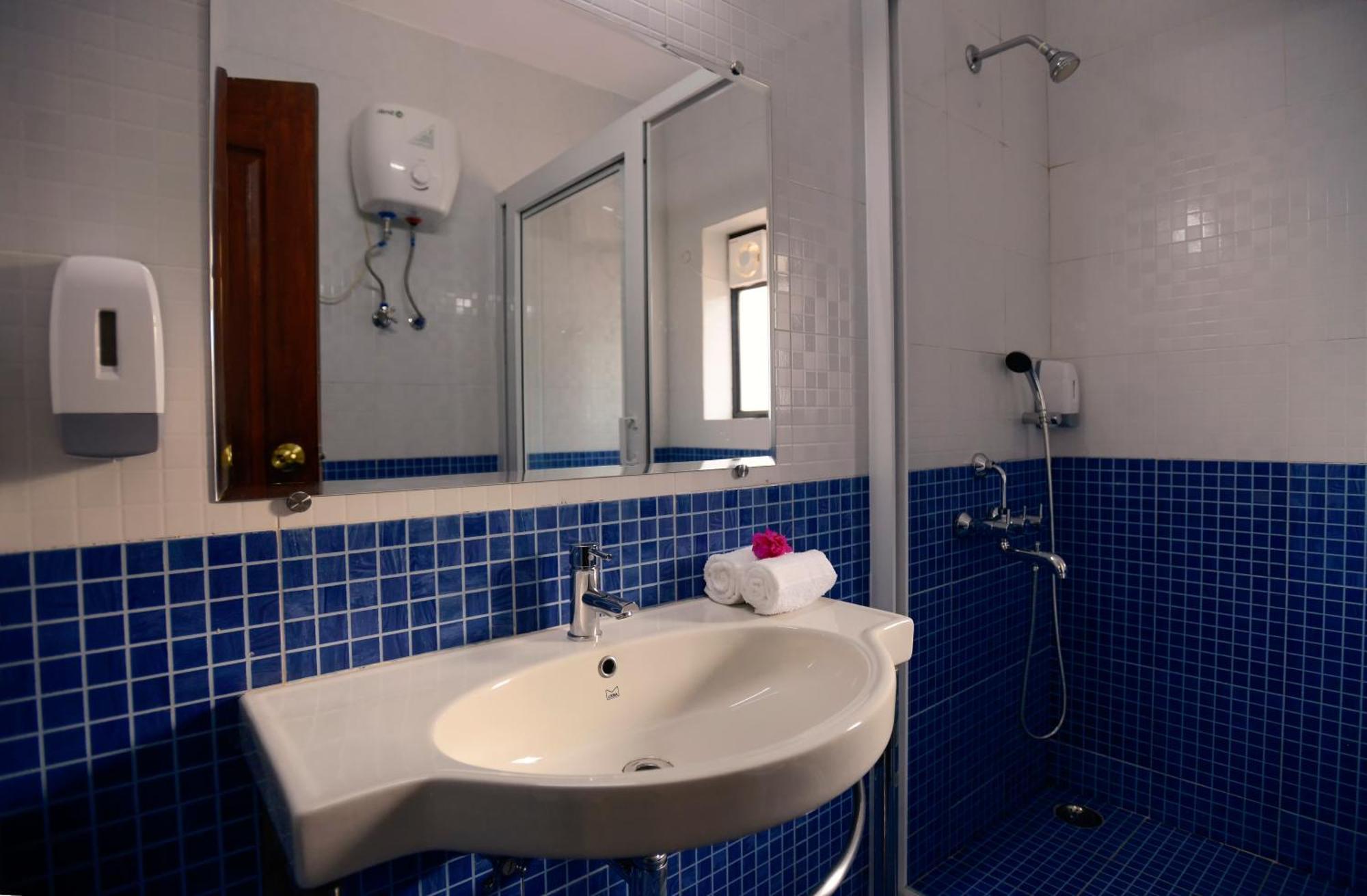 Treehouse Blue Hotel & Villas Colva Extérieur photo